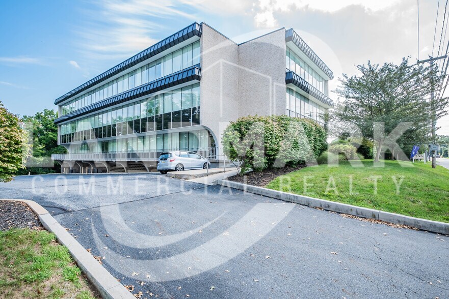 More Photos Of 355 N 21st St, Camp Hill Medical For Lease