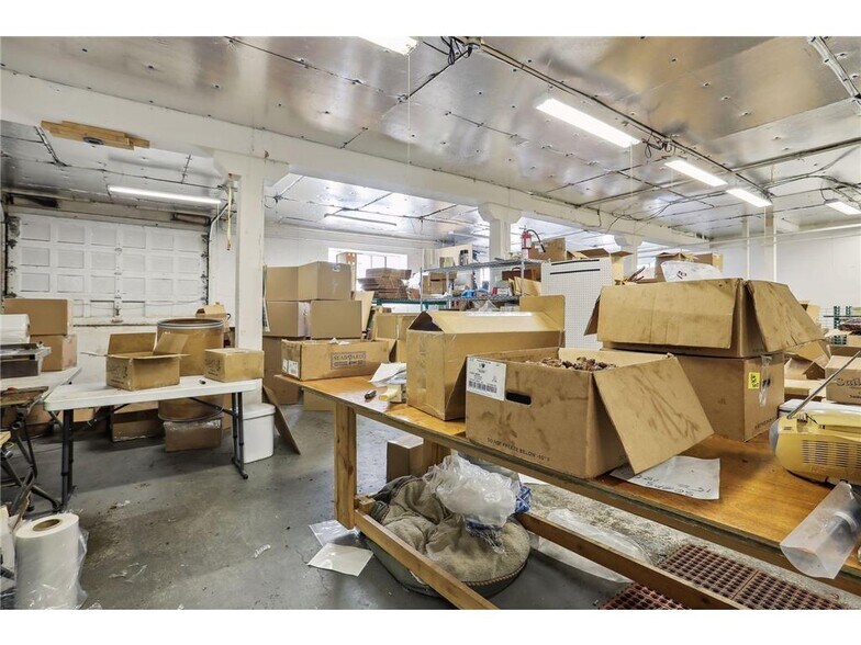 More Photos Of 3318 E Lake St, Minneapolis Freestanding For Sale