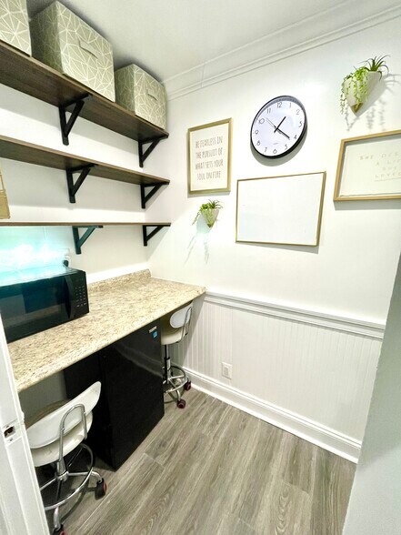 More Photos Of 6559-6581 Edsall Rd, Springfield Coworking Space