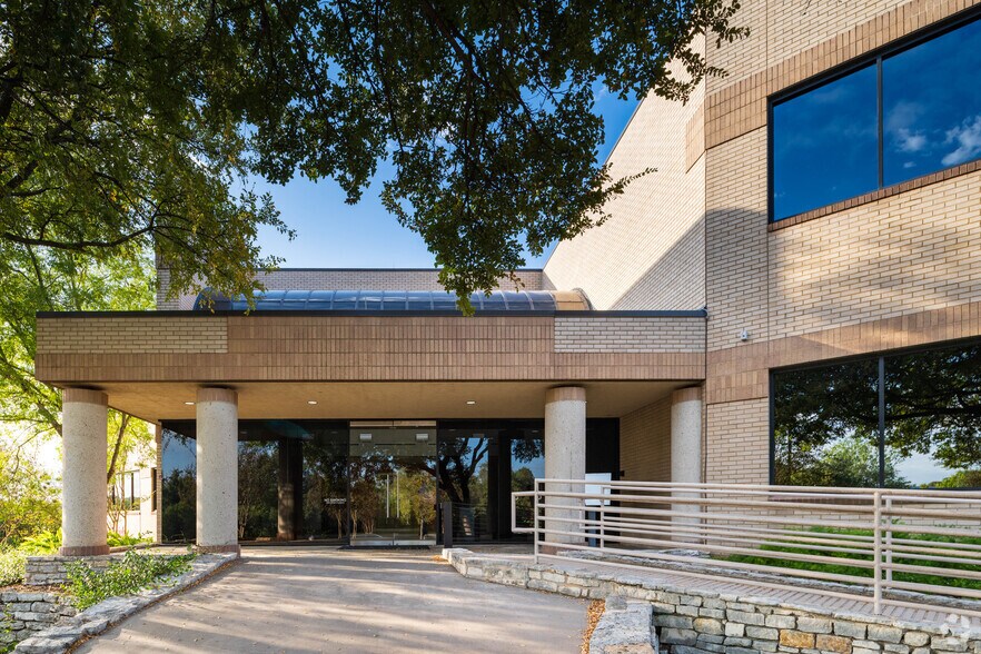 More Photos Of 3001 Bee Caves Rd, Austin Office For Lease