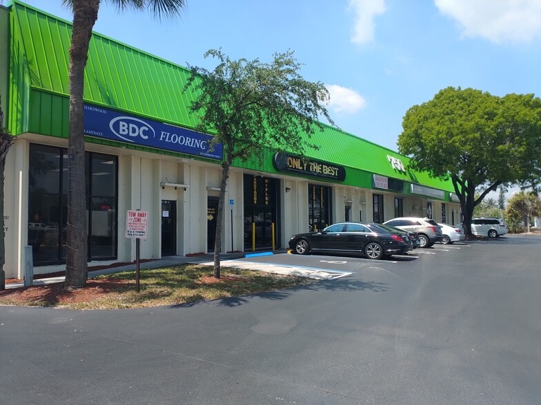 More Photos Of 750 E Sample Rd, Pompano Beach Self Storage For Lease