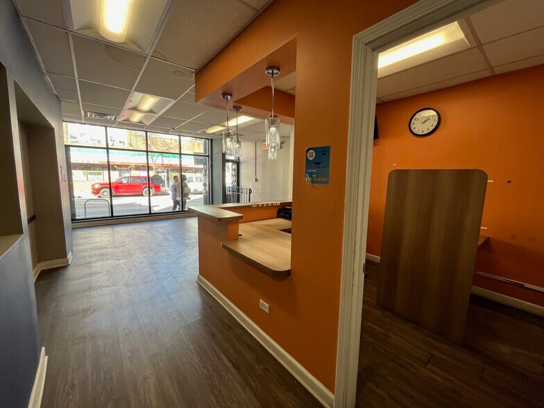 More Photos Of 1719 W 18th St, Chicago Storefront Retail Residential For Lease