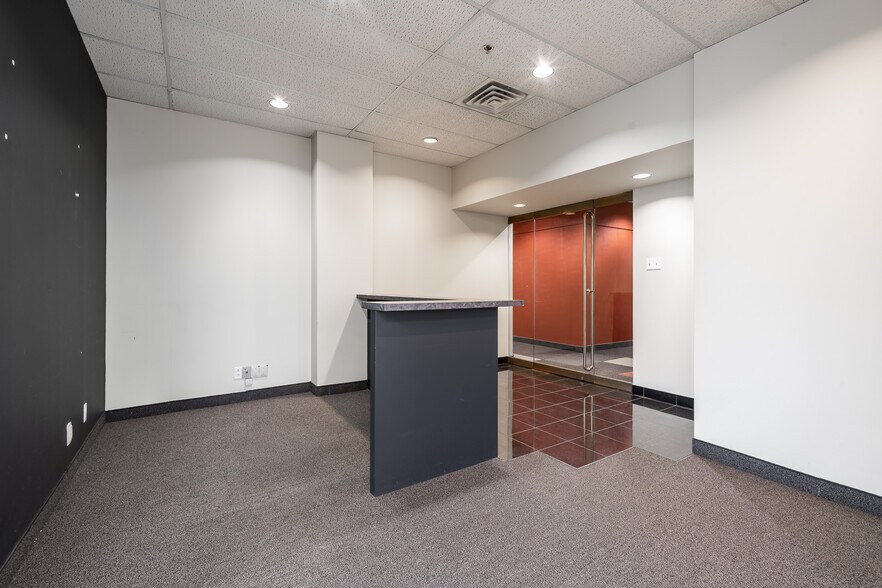 More Photos Of 9001 Boul De L'acadie, Montréal Office For Lease