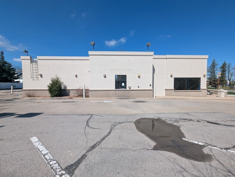 More Photos Of 816 E Front St, Traverse City Fast Food For Lease