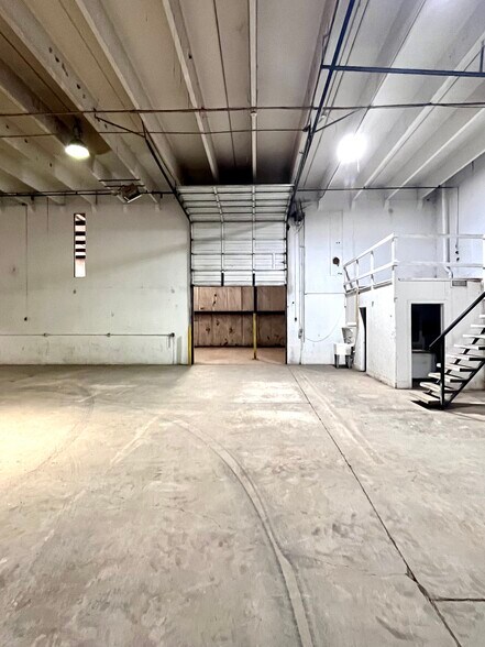 More Photos Of 1200 N Main St, Noble Warehouse For Lease