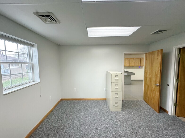 More Photos Of 411 N Long St, Tolono Medical For Sale