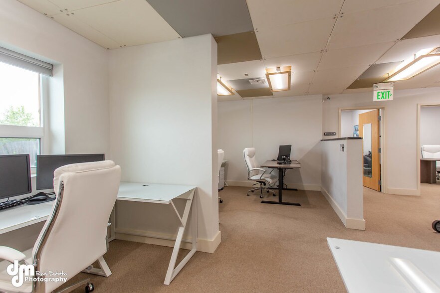 More Photos Of 8801-8811 Toloff St, Anchorage Office For Sale