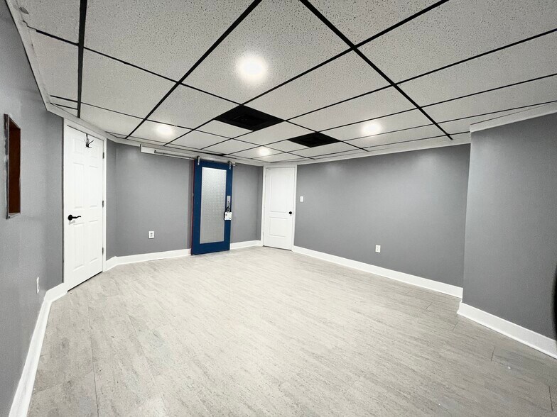 More Photos Of 4719-4731 Stamp Rd, Temple Hills Service For Sale