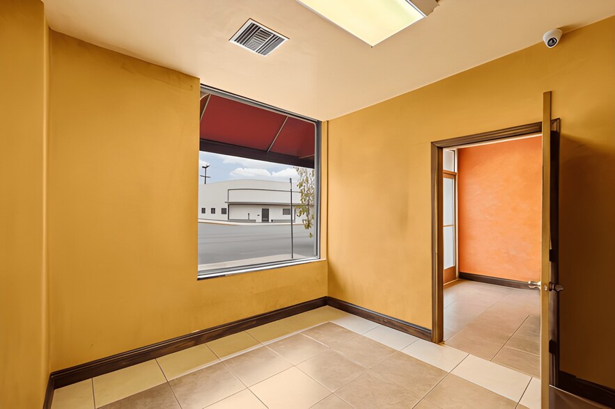More Photos Of 4204 W Burbank Blvd, Burbank General Retail For Sale