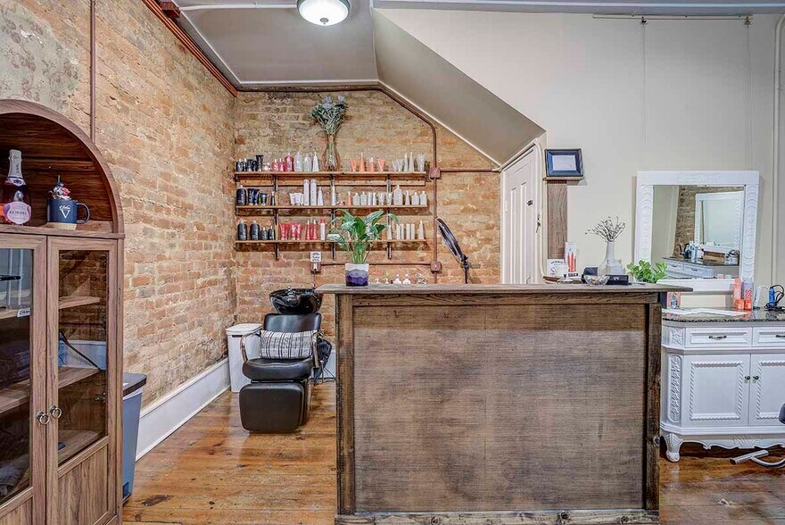 More Photos Of 107 E Main St, Jonesborough Storefront For Sale