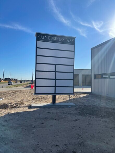 More Photos Of 3313-3345 Porter Rd, Katy Light Manufacturing For Lease