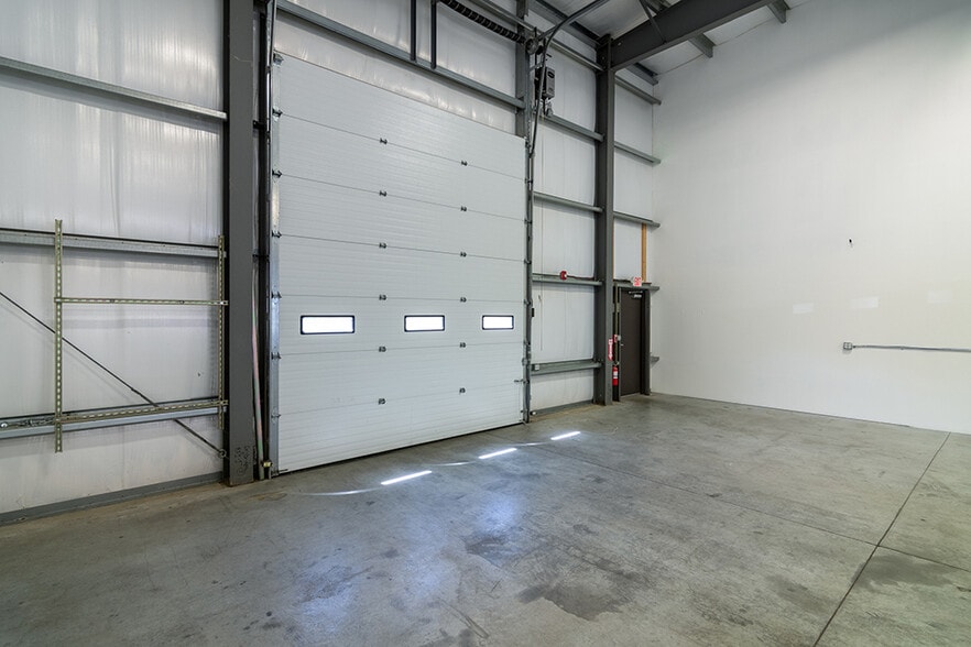More Photos Of 376 Dry Bridge Rd, North Kingstown Warehouse For Sale