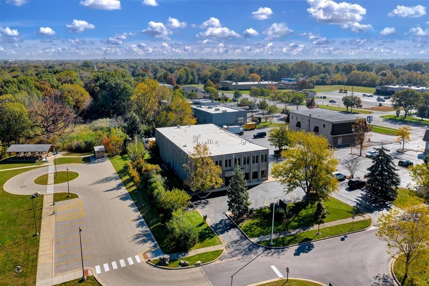 More Photos Of 400 N Schmidt Rd, Bolingbrook Office For Lease