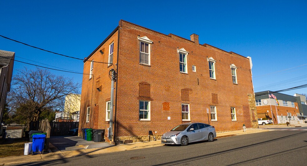 More Photos Of 900 Montgomery St, Laurel Office For Sale