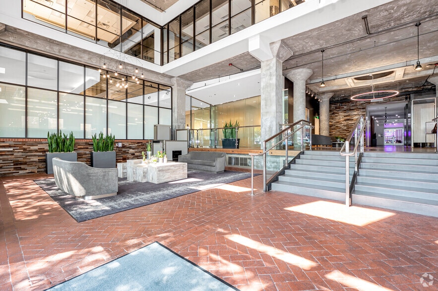 More Photos Of 1801 N Lamar St, Dallas Loft Creative Space For Lease