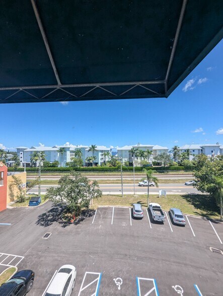 More Photos Of 701 NW Federal Hwy, Stuart Medical For Lease