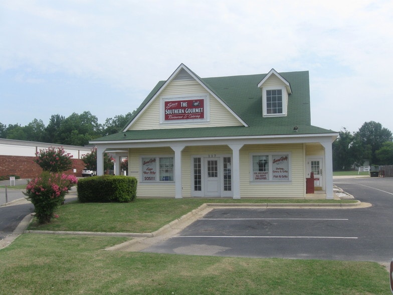 More Photos Of 117 Grove St, Fayetteville Restaurant For Sale