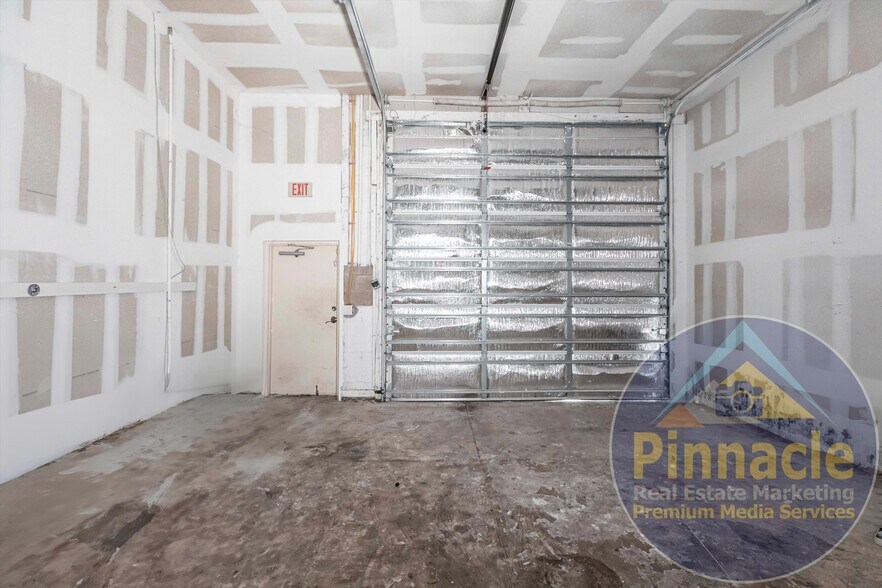 More Photos Of 24690 Sandhill Blvd, Punta Gorda Warehouse For Lease