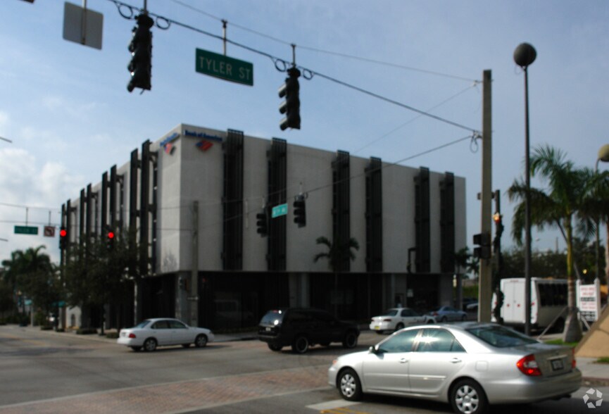 More Photos Of 1900 Tyler St, Hollywood Office For Lease