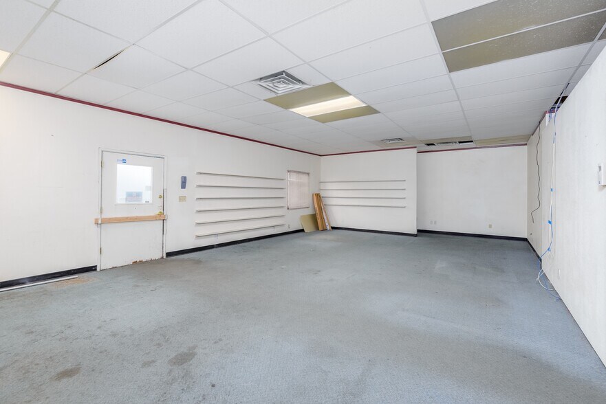 More Photos Of 445 W Washington St, Sequim Freestanding For Lease
