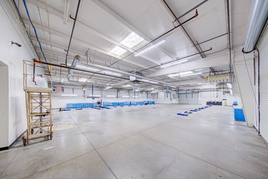 More Photos Of 4625 Wible Rd, Bakersfield Auto Dealership For Lease