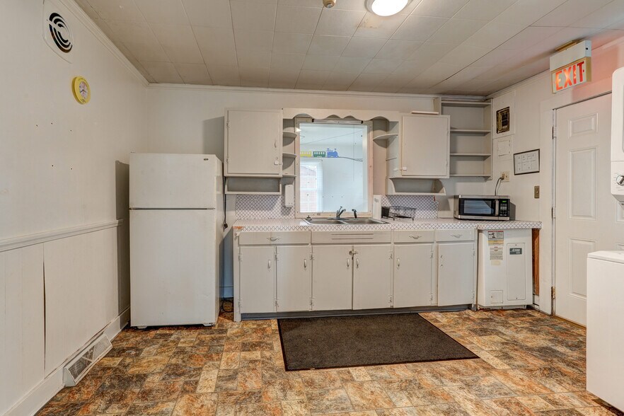 More Photos Of 1806 Vance St, Reidsville General Retail For Sale