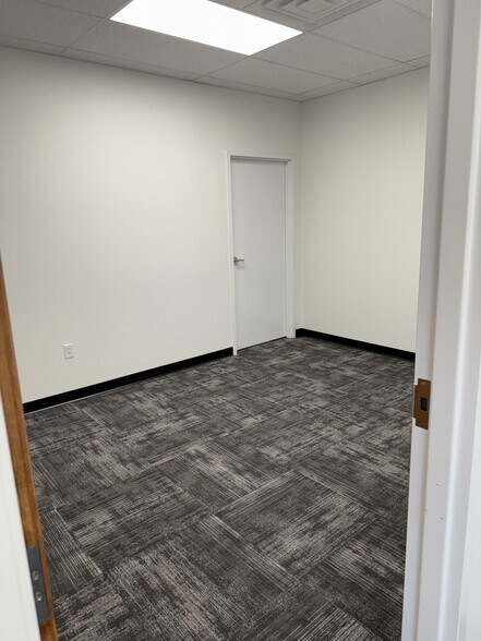 More Photos Of 56 Cooperative Way, Wright City Warehouse For Lease