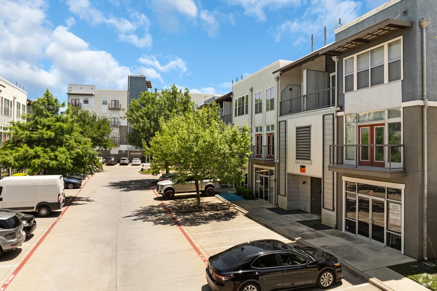 More Photos Of 1430 Dragon St, Dallas Office For Lease