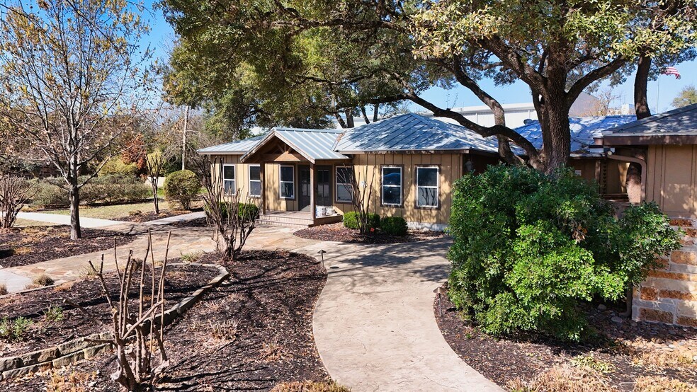 More Photos Of 32255 IH-10 W, Boerne Loft Creative Space For Lease