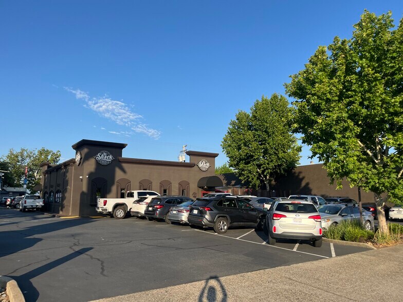 More Photos Of 1201 Market St, Redding Restaurant For Lease