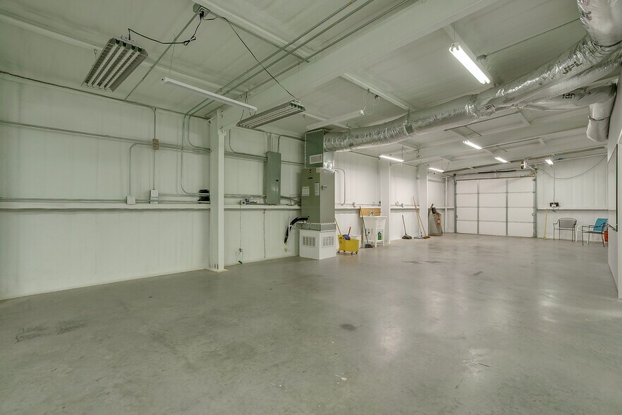 More Photos Of 13300 Cleburne Hwy, Cresson Industrial For Sale