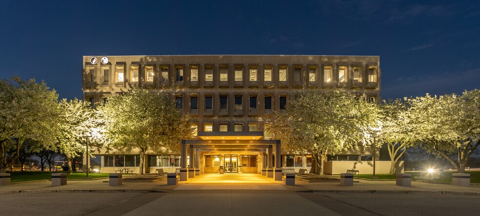 More Photos Of 5000 Westown Pky, West Des Moines Office For Lease