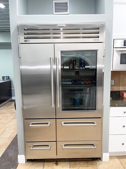 More Photos Of 1155 NE Cleveland St, Clearwater Office Residential For Lease