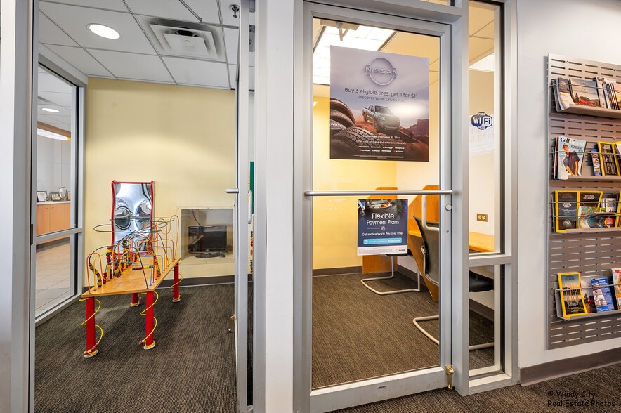 More Photos Of 945 E Chicago St, Elgin Auto Dealership For Sale