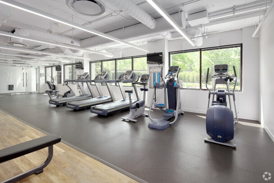 More Photos Of 1595 Spring Hill Rd, Vienna Unknown For Lease