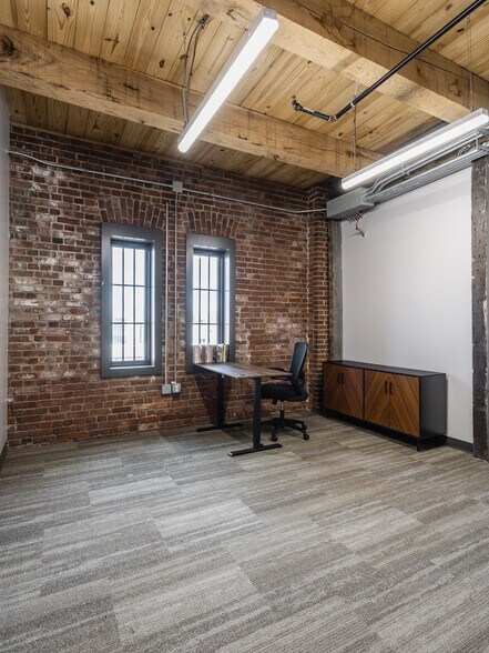 More Photos Of 1533 Lewis St, Indianapolis Coworking Space