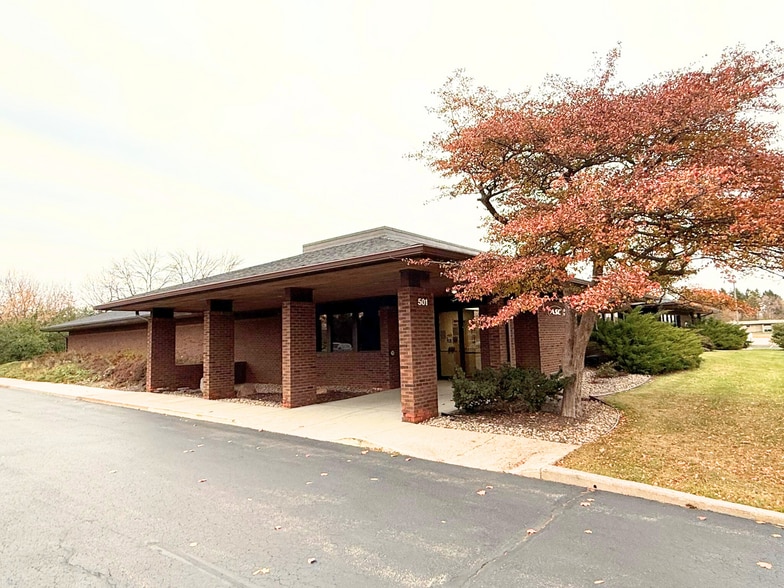 Primary Photo Of 501 Doctors Ct, Oshkosh Medical For Sale