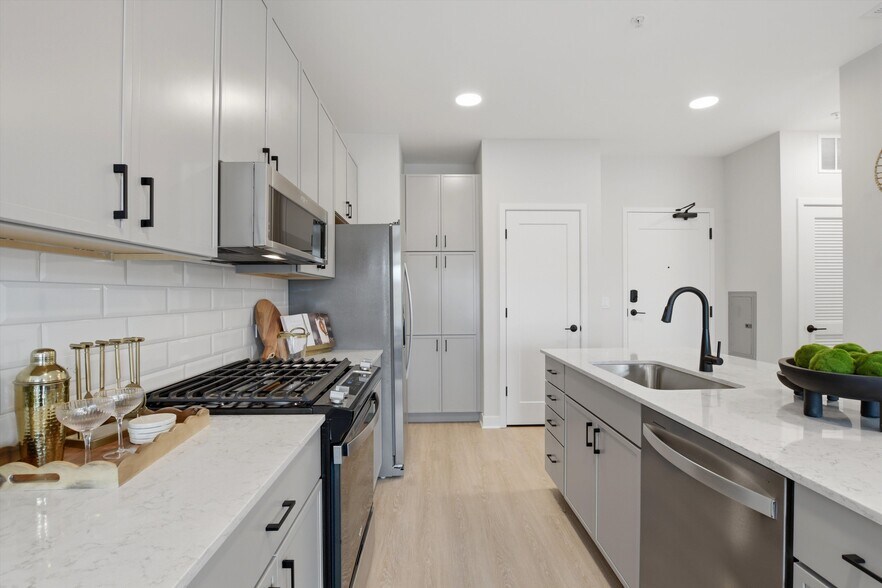 More Photos Of 1850 Glenview Rd, Glenview Apartments For Lease