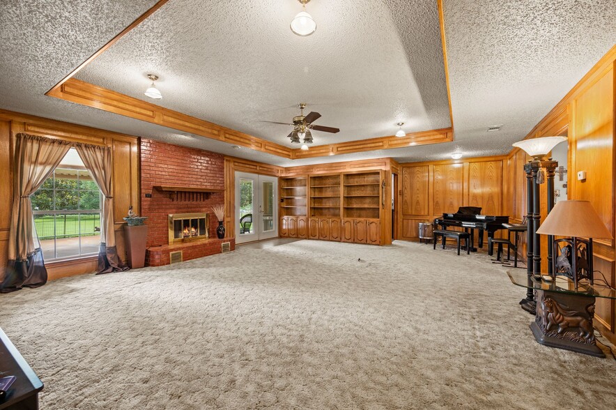 More Photos Of 981 Witherspoon Way, Flower Mound Industrial For Sale