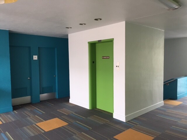 More Photos Of 100-139 S Palm Canyon Dr, Palm Springs Storefront Retail Office For Lease