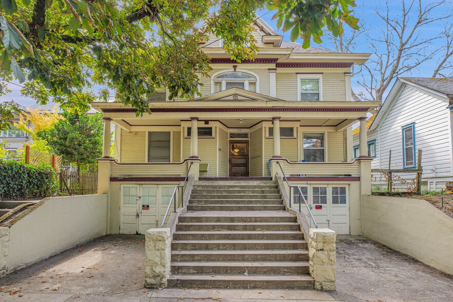 Primary Photo Of 1626 SE Alder St, Portland Apartments For Sale