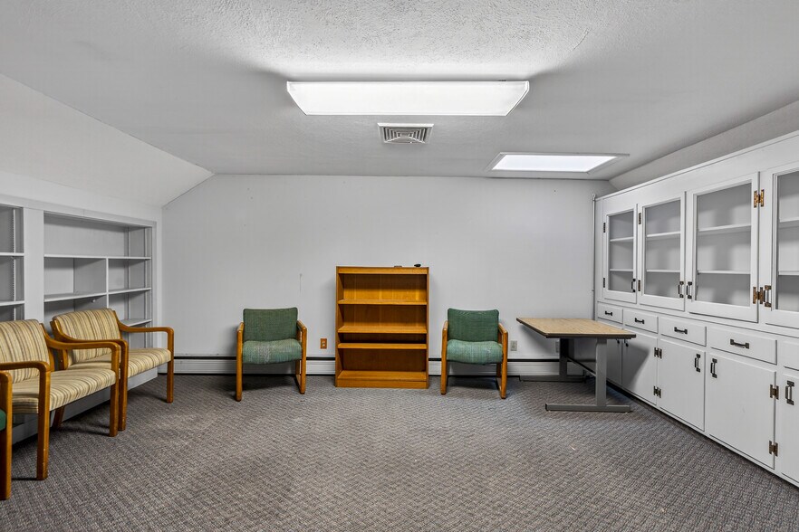 More Photos Of 62 Hyde Ave, Vernon Storefront Retail Office For Lease