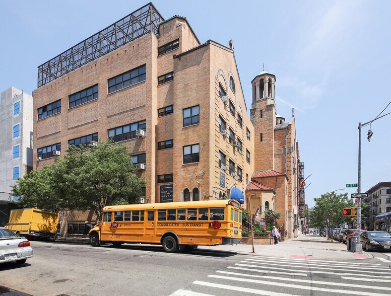 Primary Photo Of 124 Wadsworth Ave, New York Religious Facility For Lease
