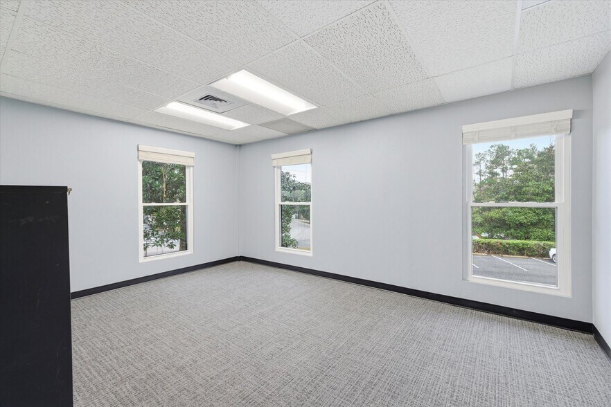 More Photos Of 150 John Knox Rd, Tallahassee Office For Sale
