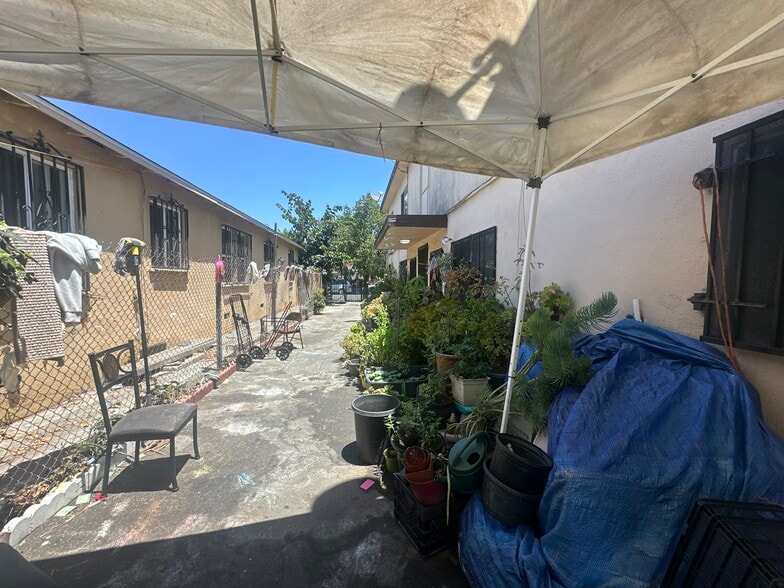 More Photos Of 724 E 32nd St, Los Angeles Apartments For Sale