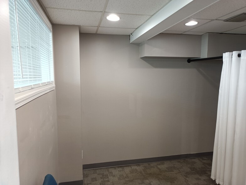 More Photos Of 4921 E State St, Rockford Office For Sale