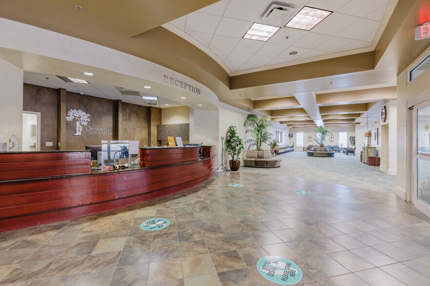 More Photos Of 619 Pointe North Blvd, Albany Medical For Lease