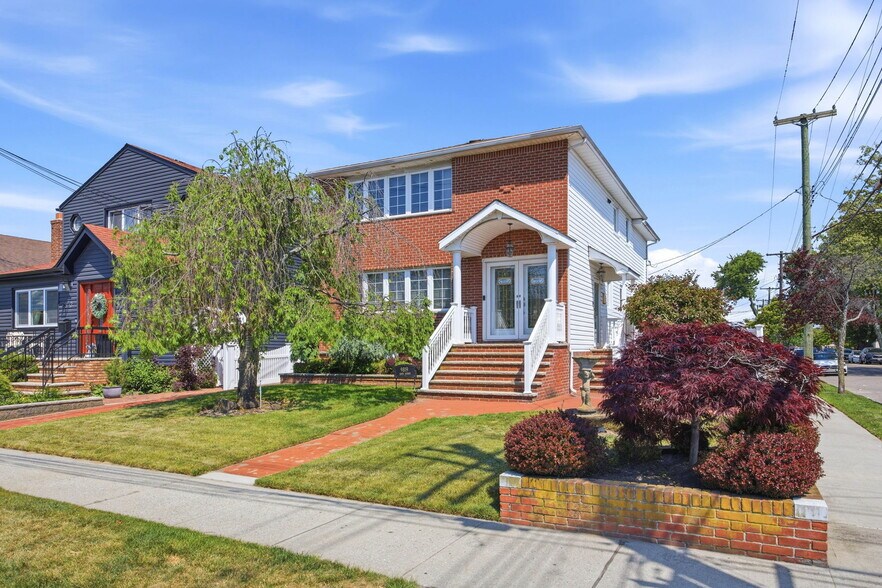 Primary Photo Of 9819 160th Ave, Howard Beach Apartments For Sale