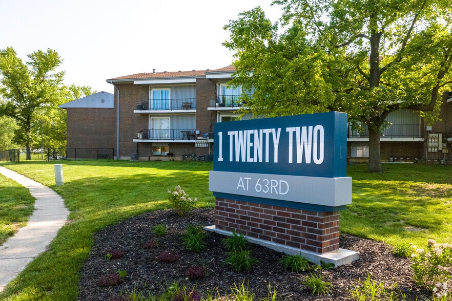 More Photos Of 108 NW 63rd St, Kansas City Apartments For Sale