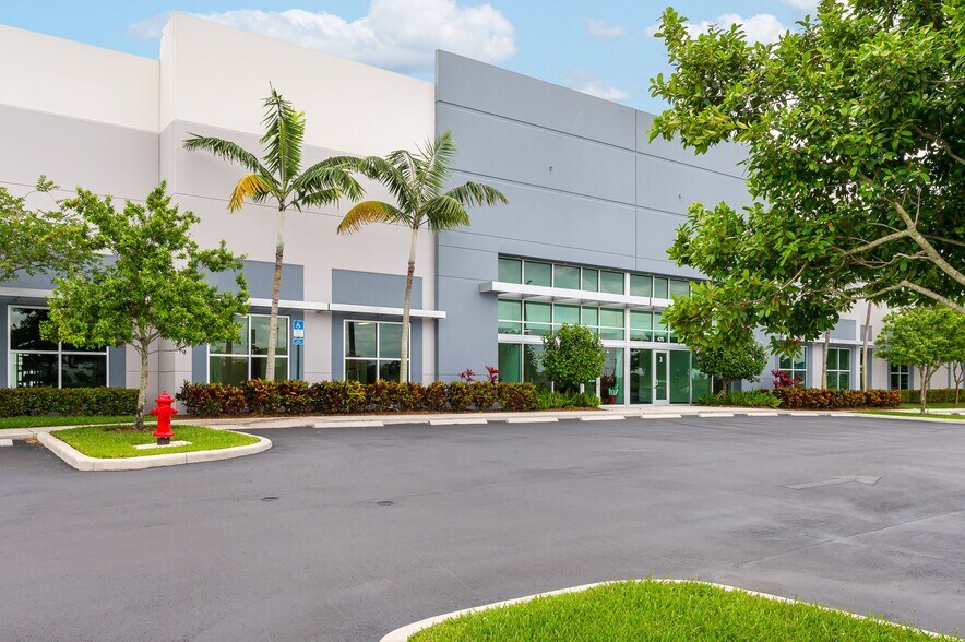 More Photos Of 475 N Cleary Rd, West Palm Beach Warehouse For Lease